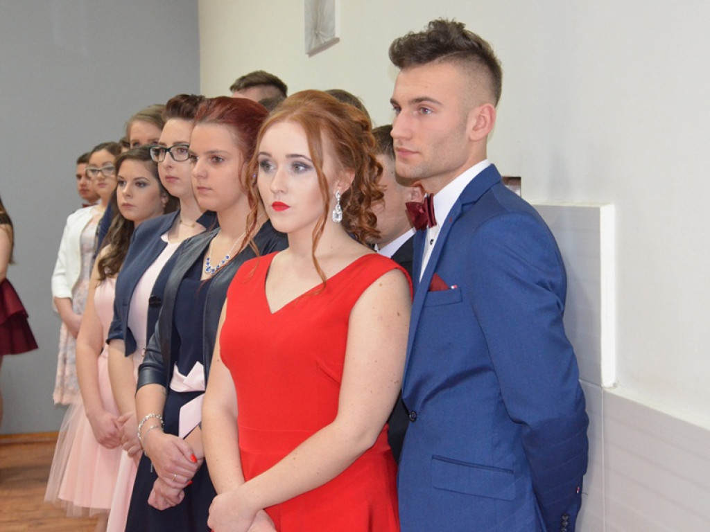 Studniówka uczniów ze Zduńskiej Dąbrowy