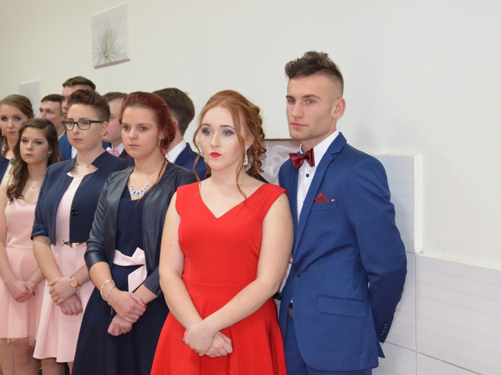 Studniówka uczniów ze Zduńskiej Dąbrowy