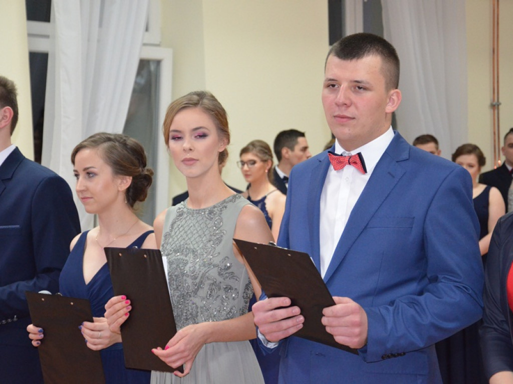 Studniówka uczniów ze Zduńskiej Dąbrowy