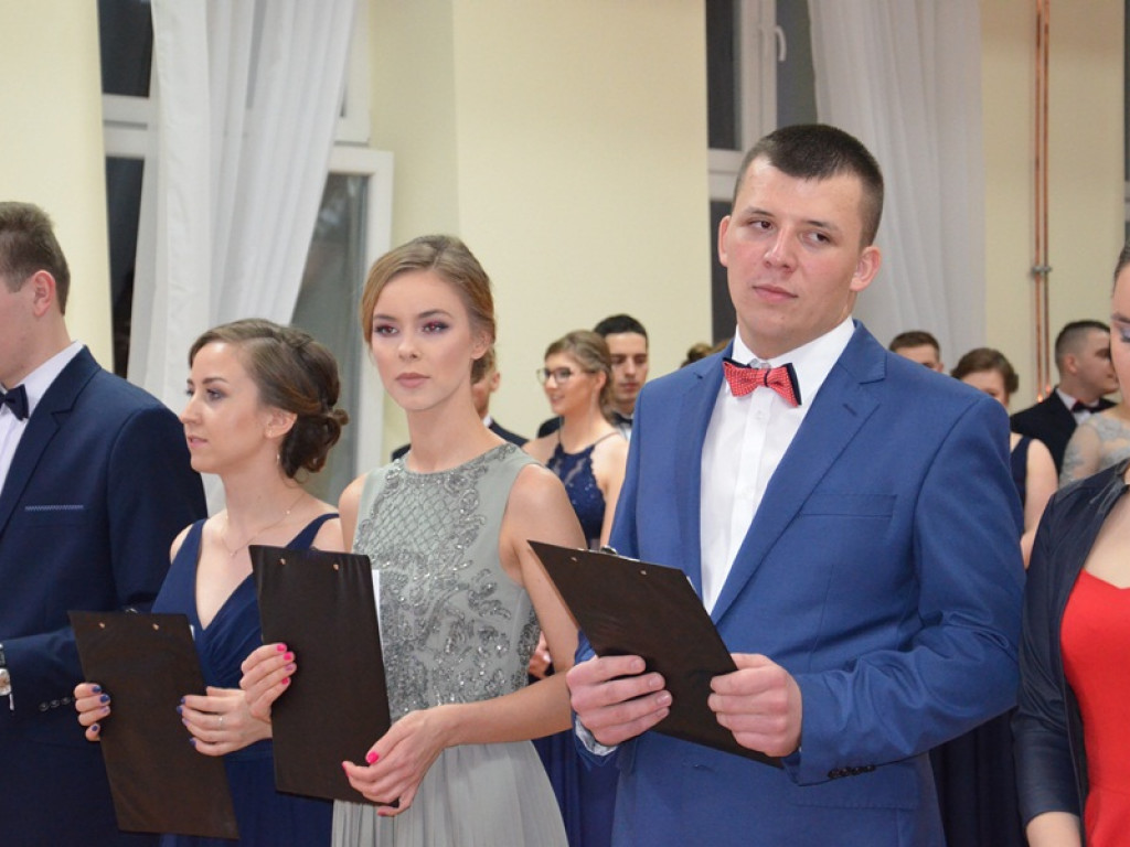 Studniówka uczniów ze Zduńskiej Dąbrowy