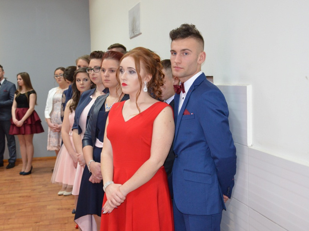Studniówka uczniów ze Zduńskiej Dąbrowy