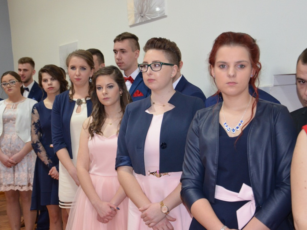 Studniówka uczniów ze Zduńskiej Dąbrowy