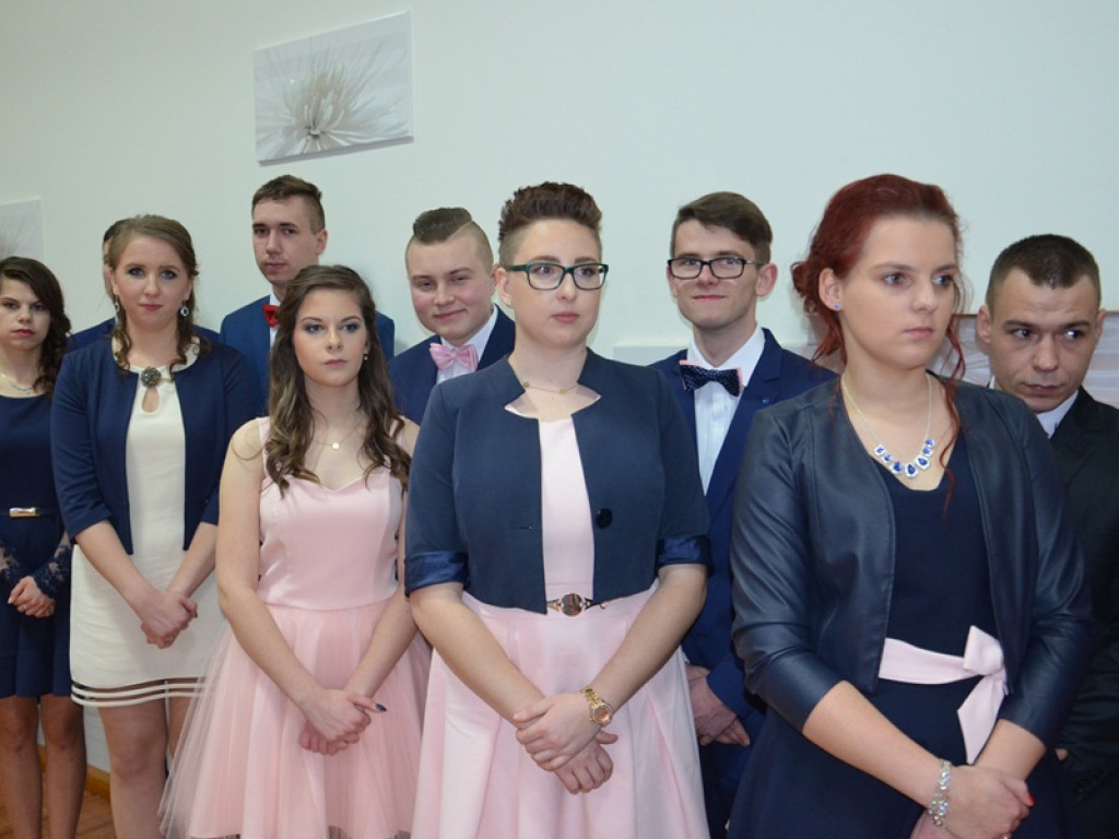Studniówka uczniów ze Zduńskiej Dąbrowy