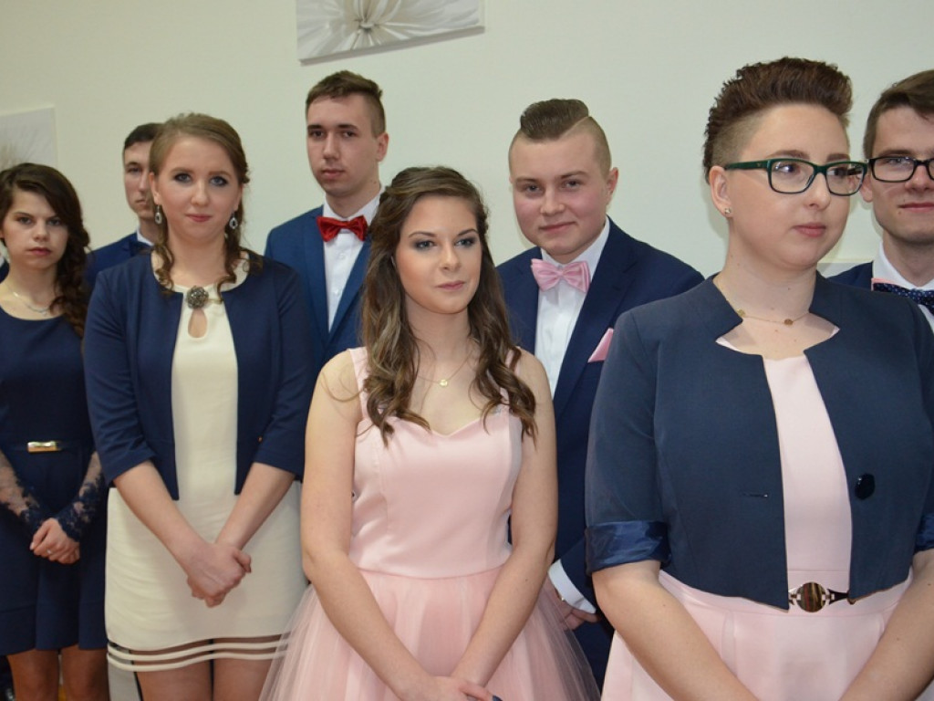 Studniówka uczniów ze Zduńskiej Dąbrowy