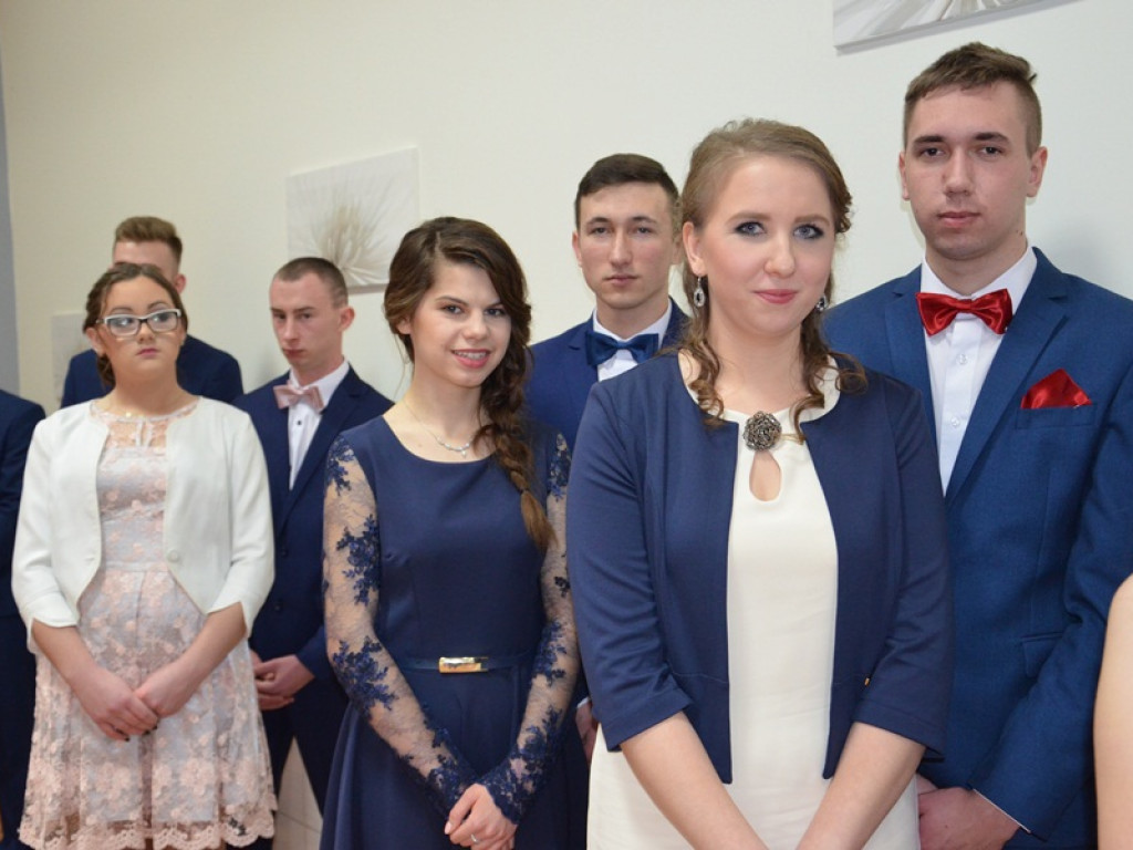 Studniówka uczniów ze Zduńskiej Dąbrowy