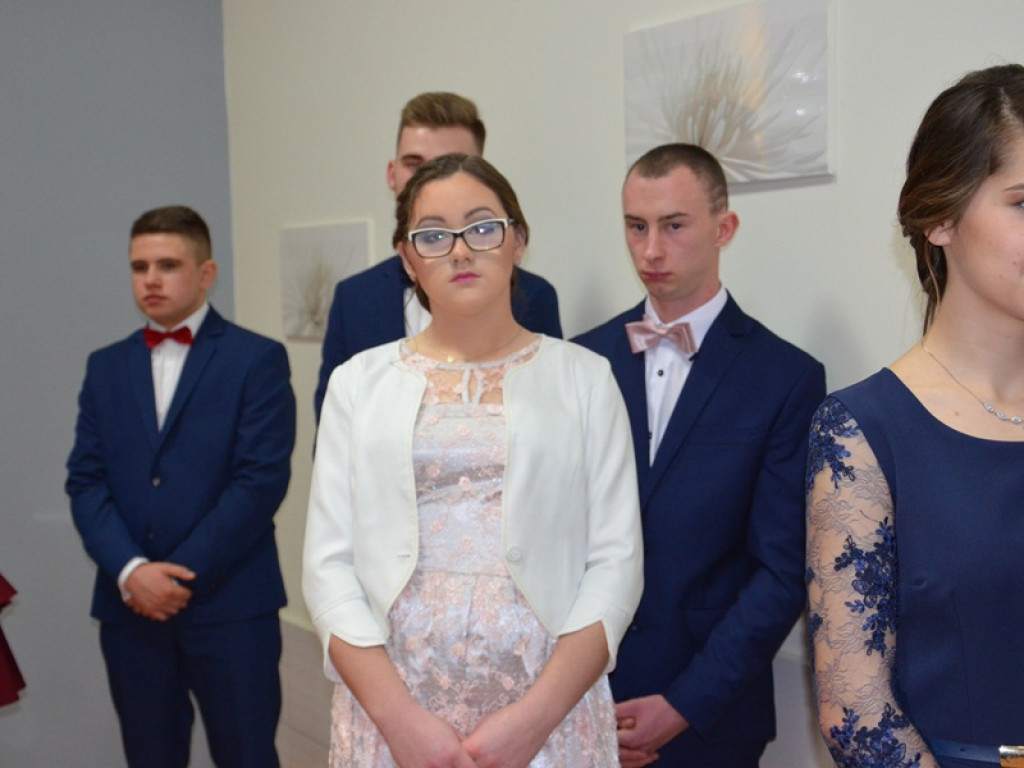 Studniówka uczniów ze Zduńskiej Dąbrowy