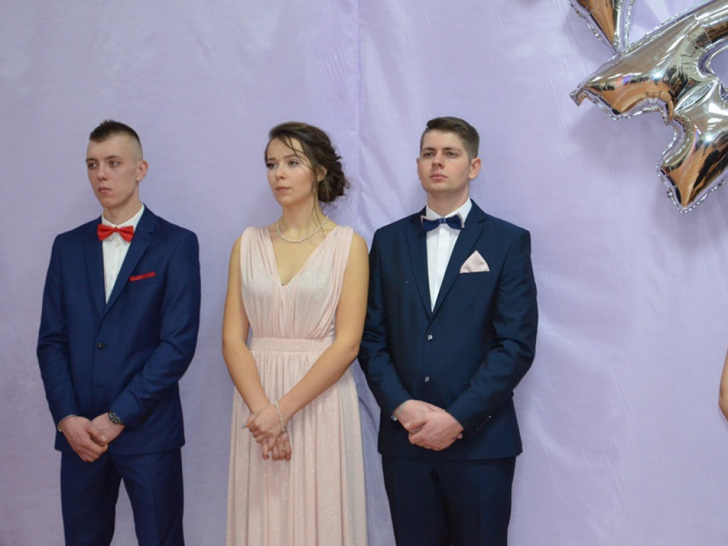 Studniówka uczniów ze Zduńskiej Dąbrowy