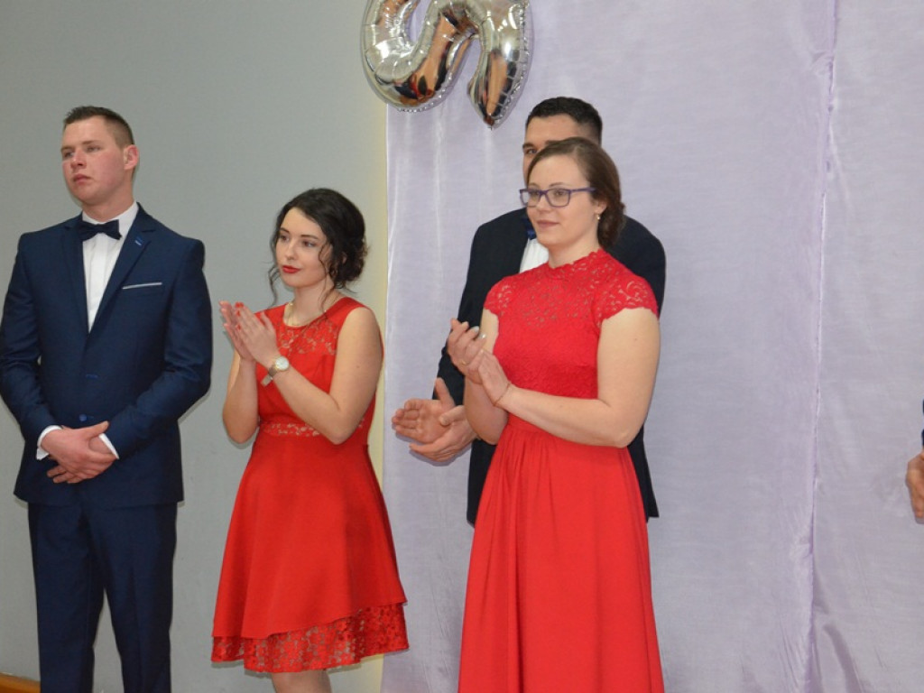 Studniówka uczniów ze Zduńskiej Dąbrowy