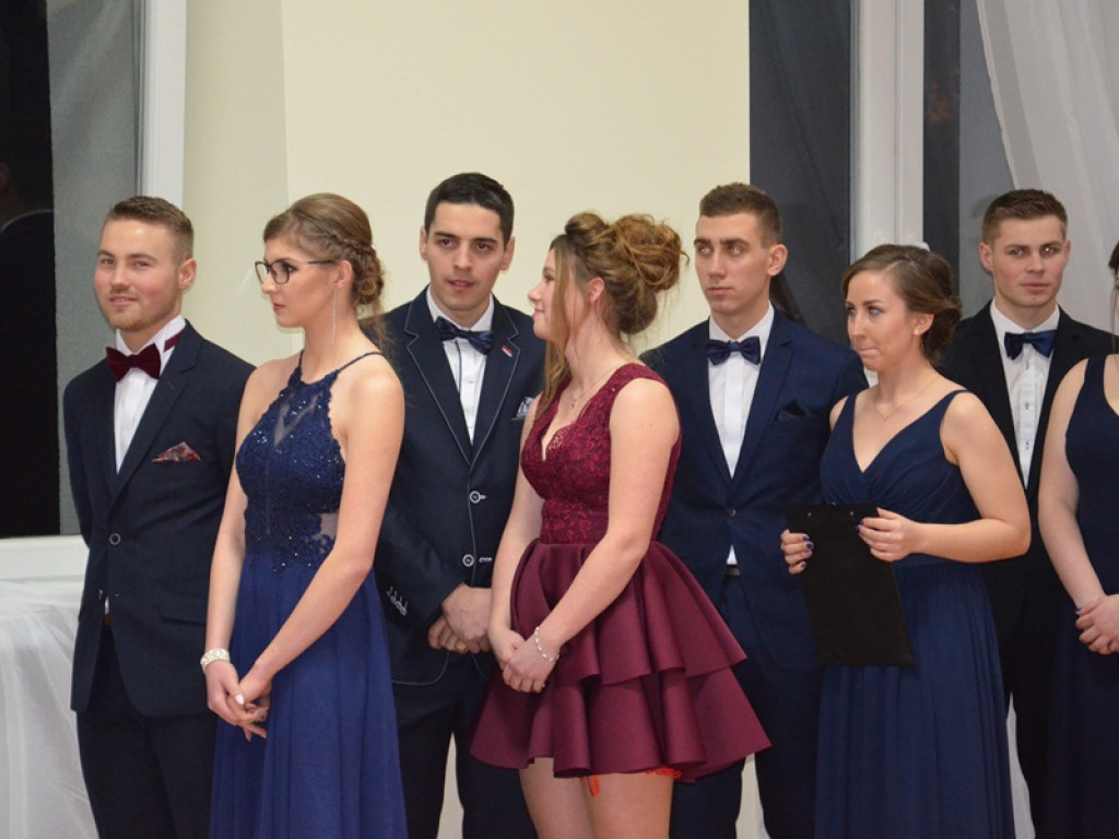 Studniówka uczniów ze Zduńskiej Dąbrowy