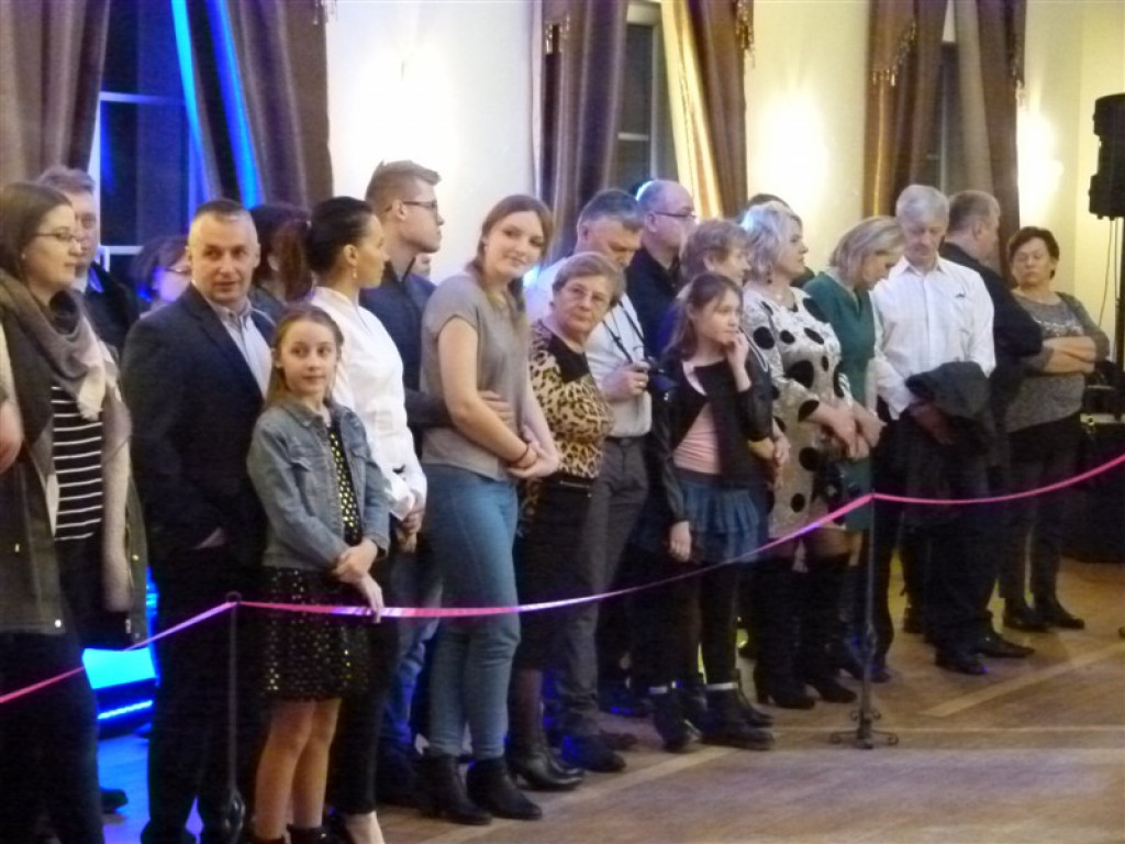 Maturzyści z II LO bawią się na studniówce