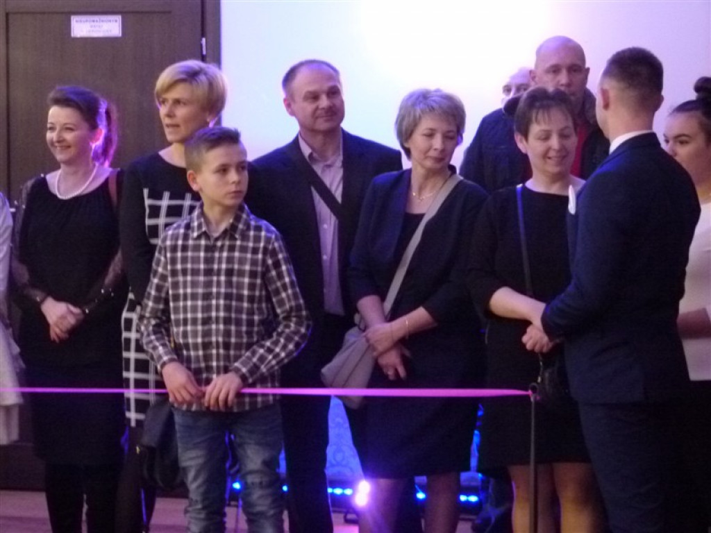 Maturzyści z II LO bawią się na studniówce