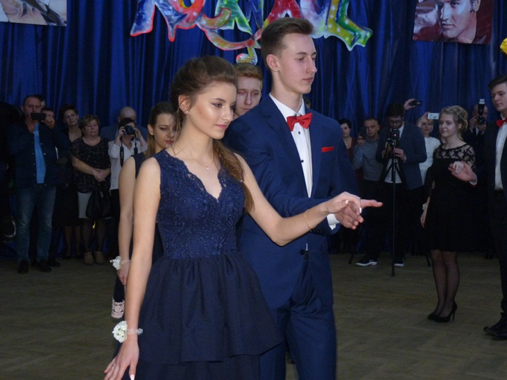 Bal gimnazjalny w 