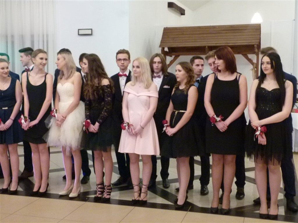Studniówkowy bal maturzystów z ZSLG