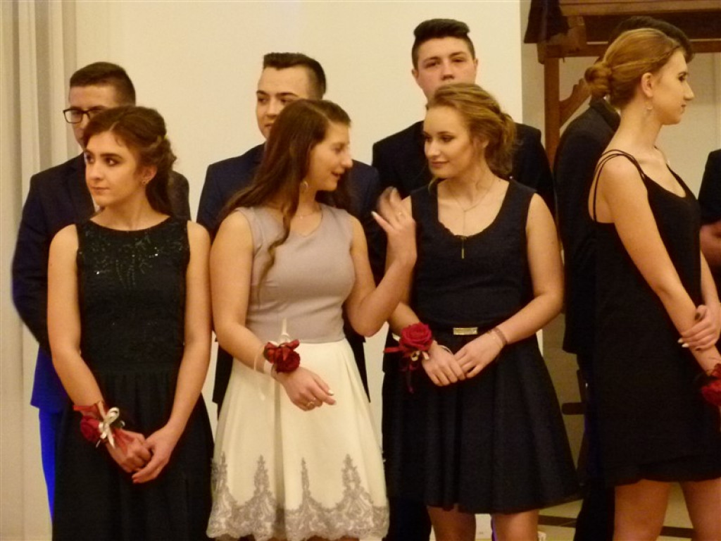 Studniówkowy bal maturzystów z ZSLG