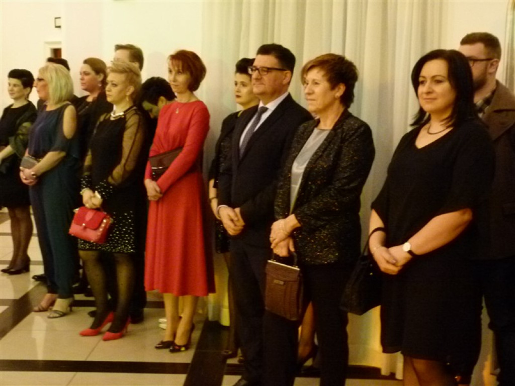 Studniówkowy bal maturzystów z ZSLG