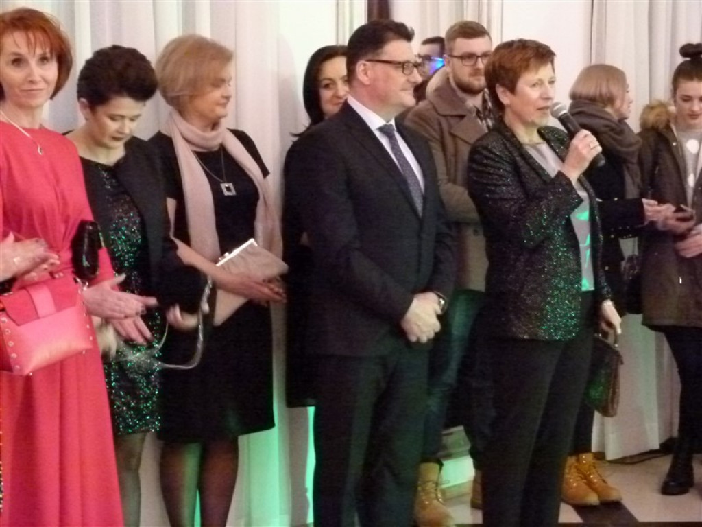 Studniówkowy bal maturzystów z ZSLG