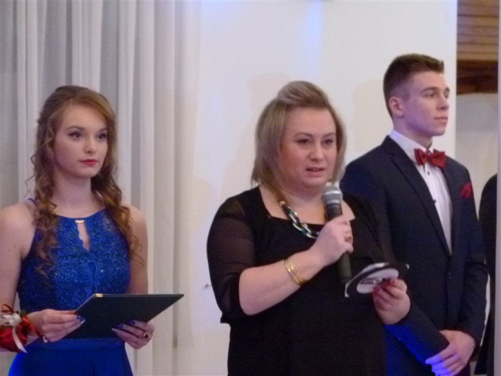 Studniówkowy bal maturzystów z ZSLG