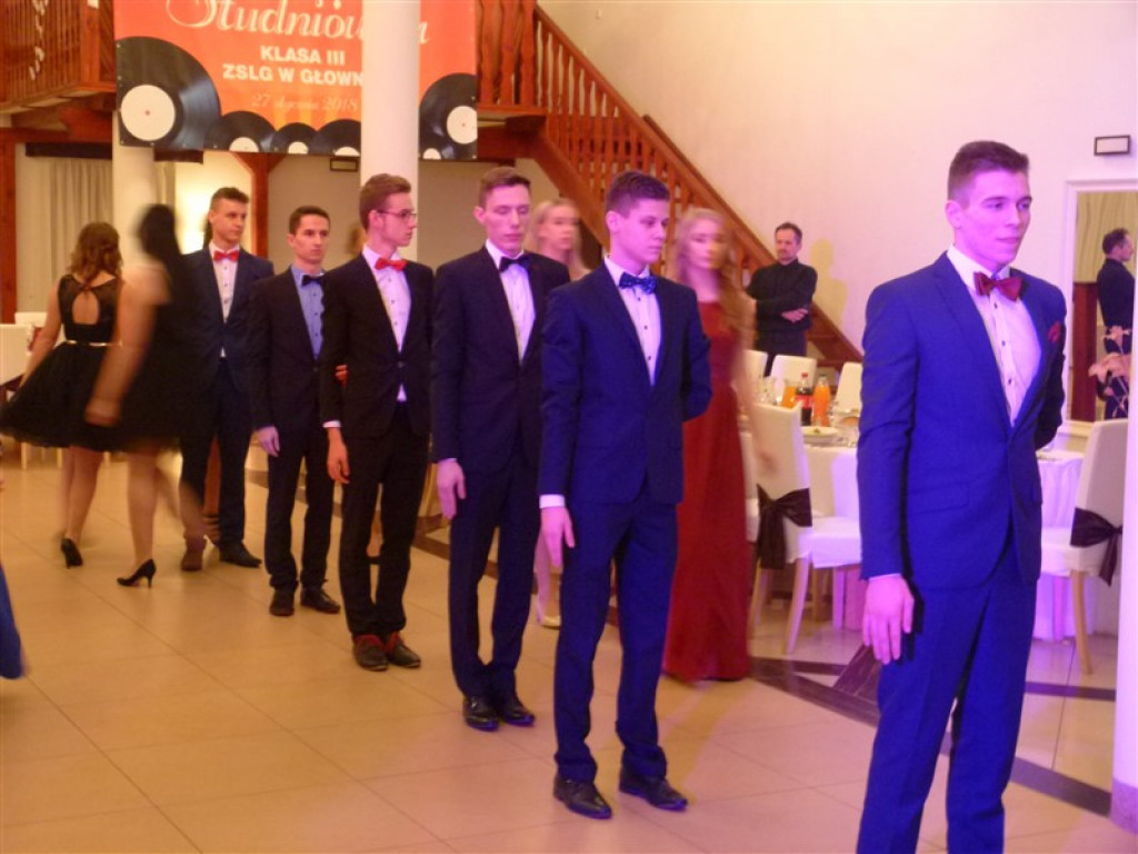 Studniówkowy bal maturzystów z ZSLG