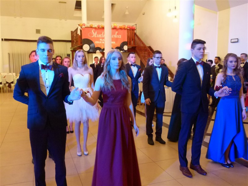 Studniówkowy bal maturzystów z ZSLG