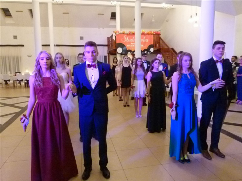 Studniówkowy bal maturzystów z ZSLG