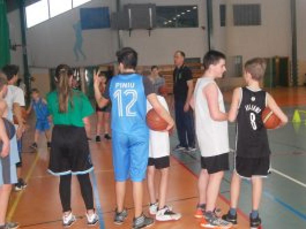 Koszykówka pomysłem na ferie w Łowiczu