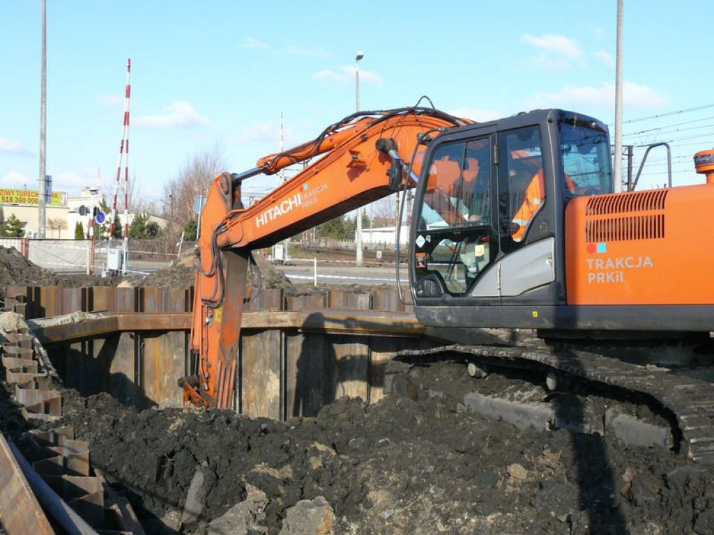 Trwa budowa estakady prowadzącej na wiadukt