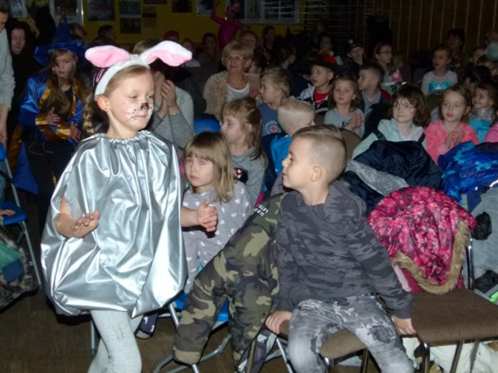 Masza i przyjaciele na zakończenie ferii w Strykowie