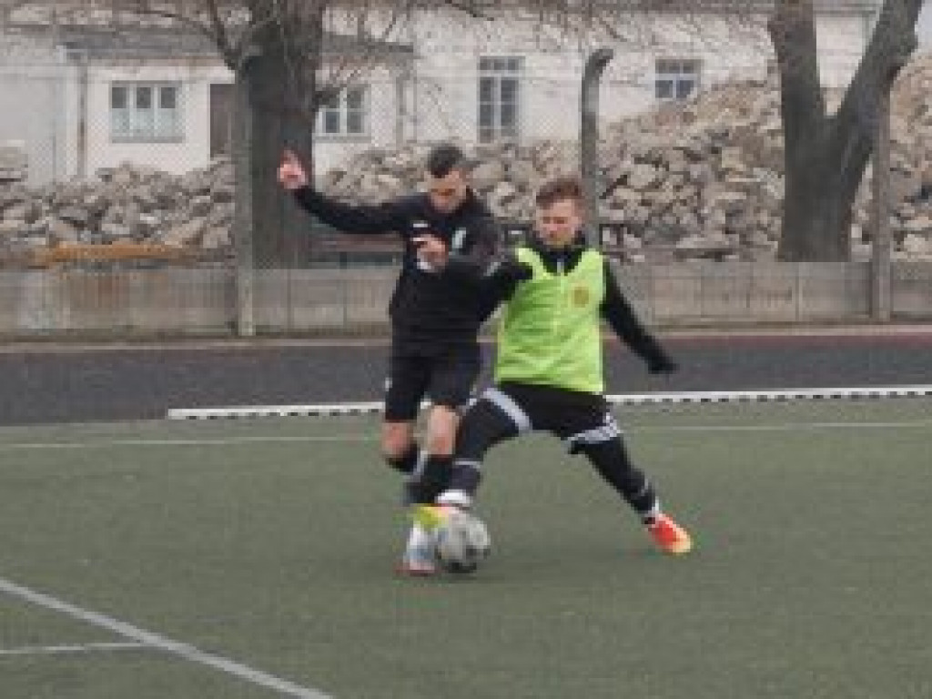 Wysoka wygrana Pelikan-2003 w pierwszym sparingu