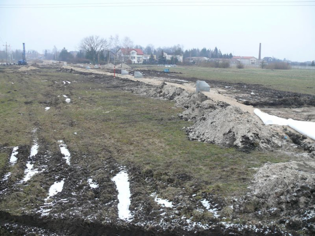 Trakt wszedł z budową ul. Dmowskiego na łąki