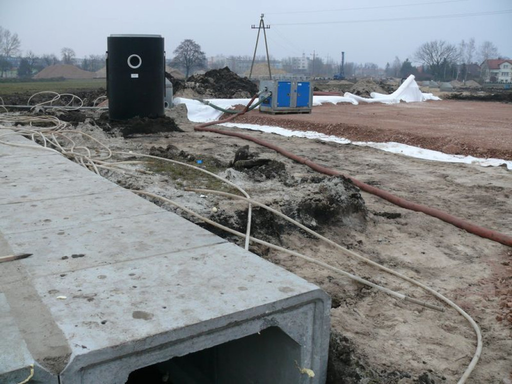 Trakt wszedł z budową ul. Dmowskiego na łąki