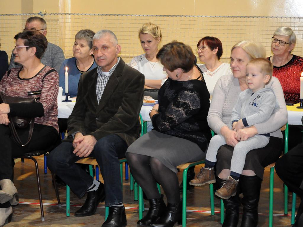 Uczniowie wystąpili dla babć i dziadków