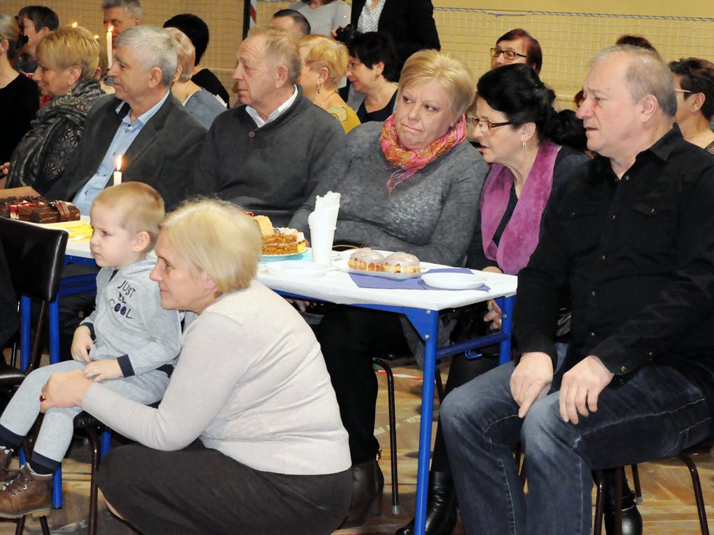 Uczniowie wystąpili dla babć i dziadków