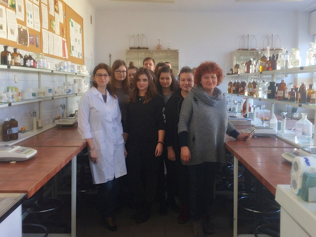 Ciekawe warsztaty biologiczno-chemiczne w II LO