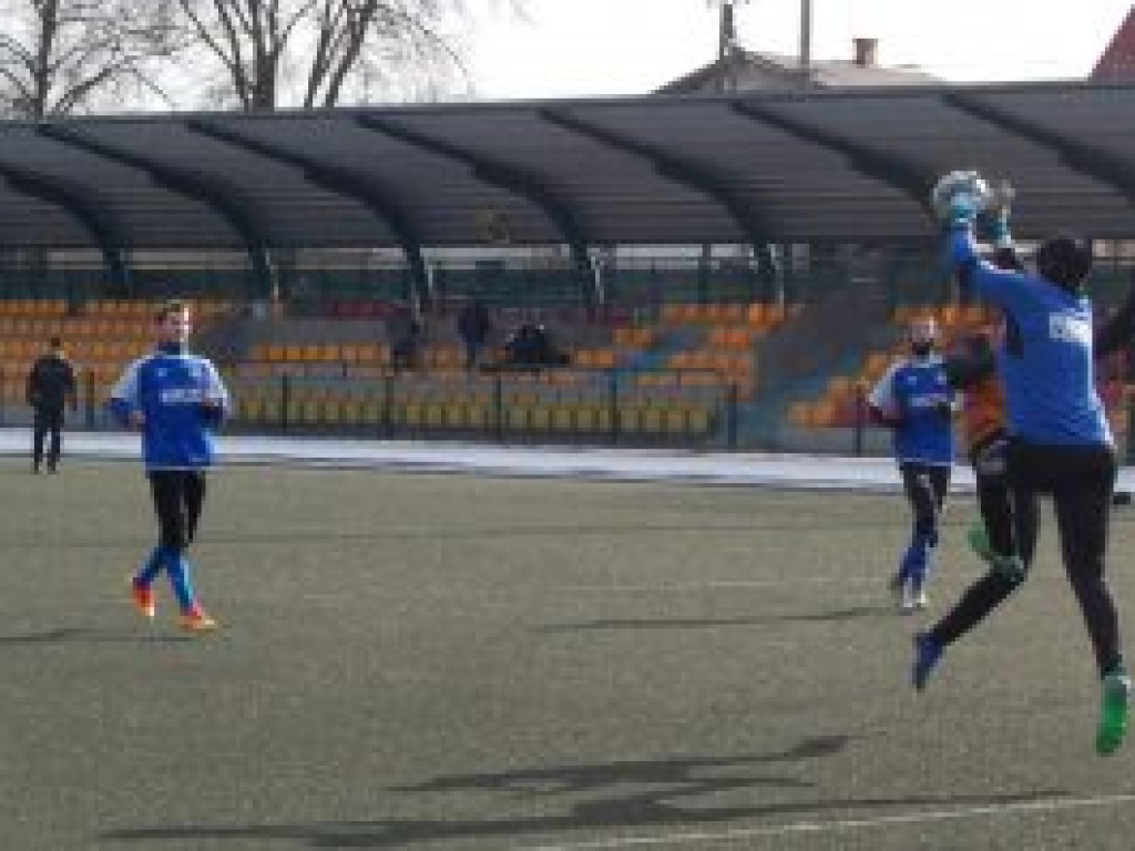 Juniorzy starsi Pelikana zagrali na piątkę