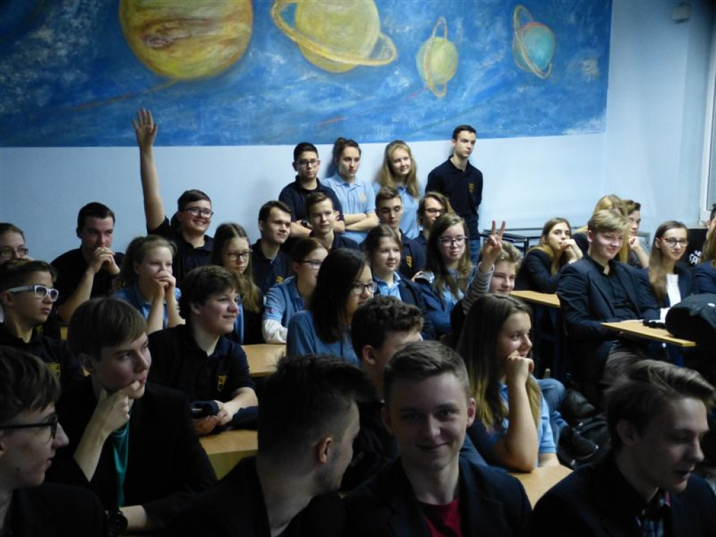 Profesor fizyki na wykładzie w szkołach pijarskich
