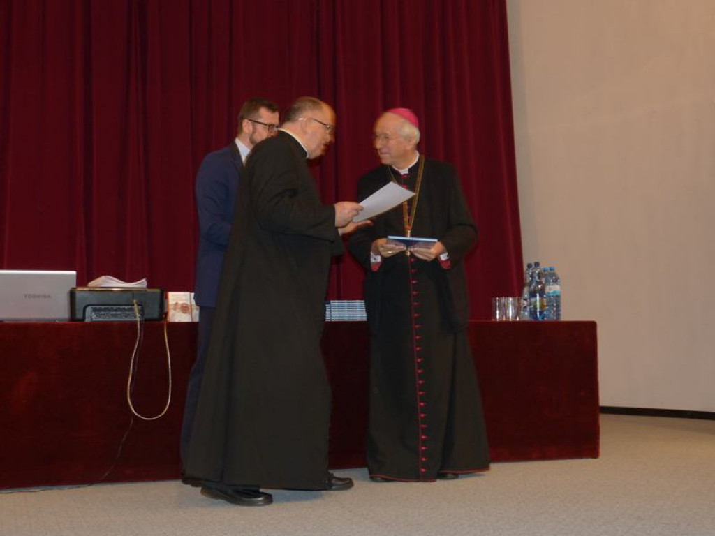 Diecezjalna rywalizacja z teologii
