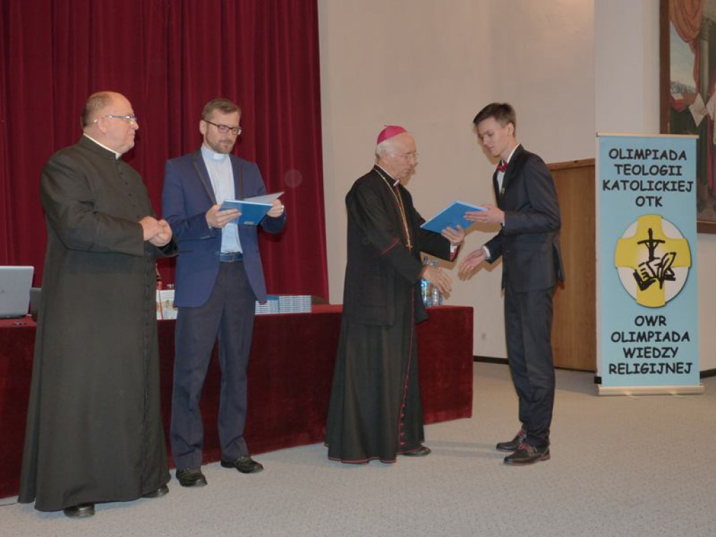 Diecezjalna rywalizacja z teologii