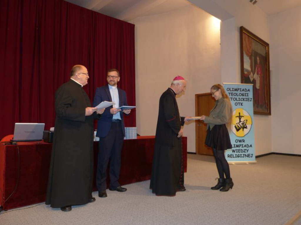 Diecezjalna rywalizacja z teologii