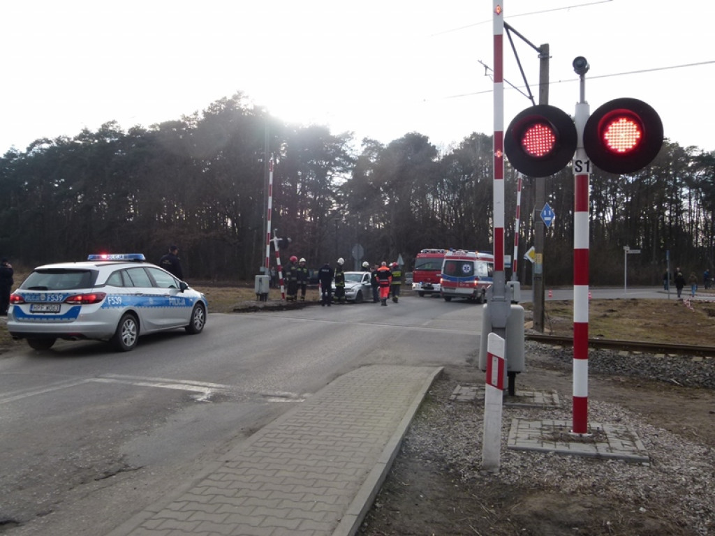 Kolizja na przejeździe kolejowym w Głownie