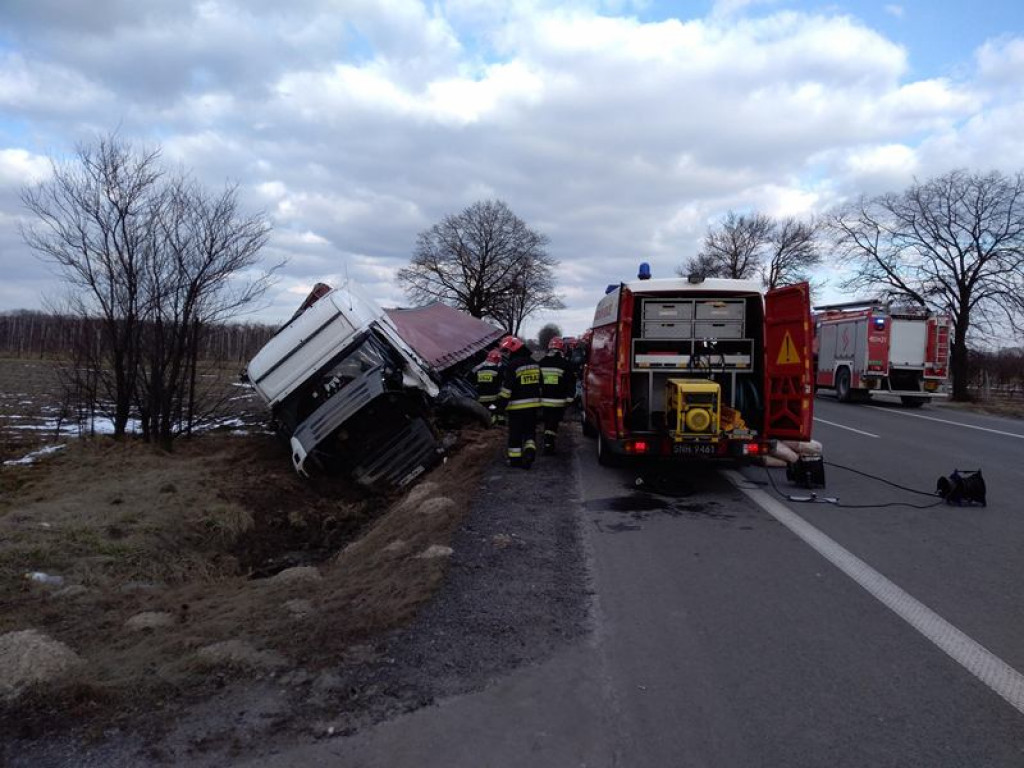Zderzenie samochodu ciężarowego z terenowym w Patokach