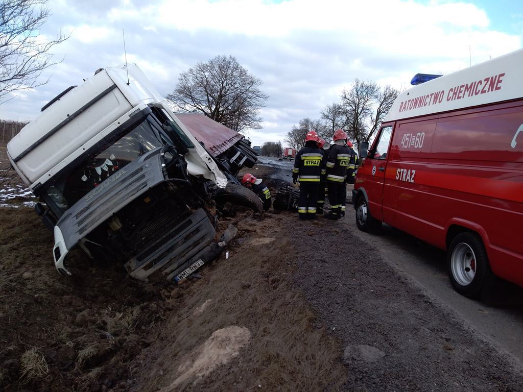 Zderzenie samochodu ciężarowego z terenowym w Patokach