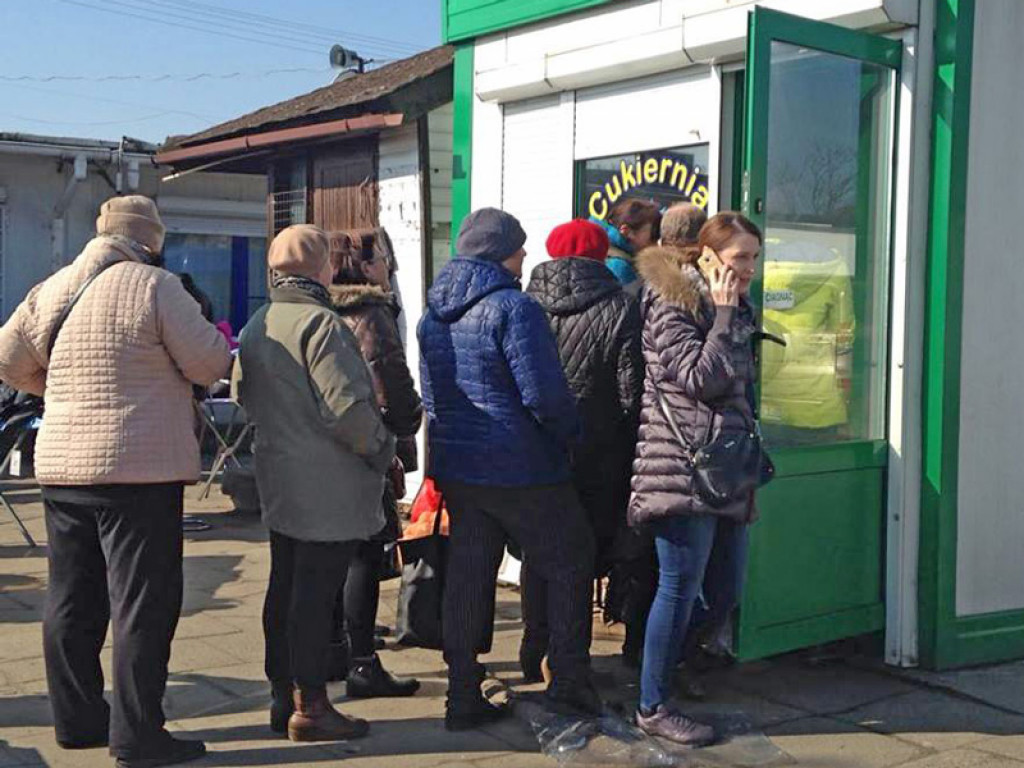 Na targu ostatnie przedświąteczne zakupy