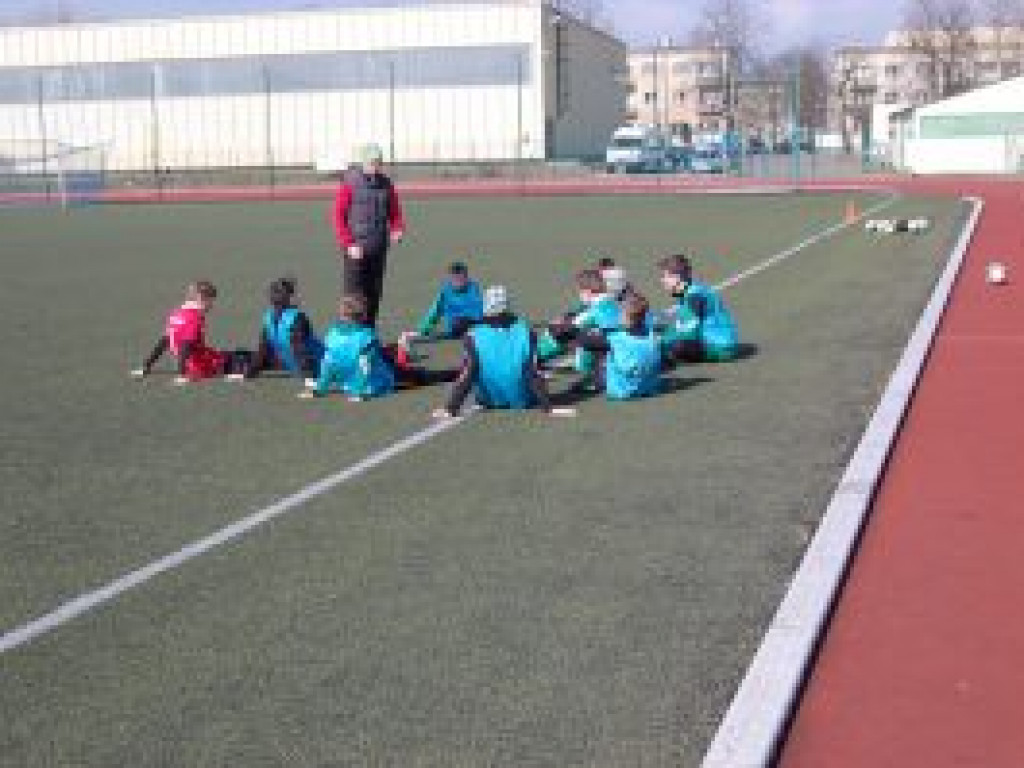 Zwycięstwo Pelikana-2005 w przedostatnim sparingu