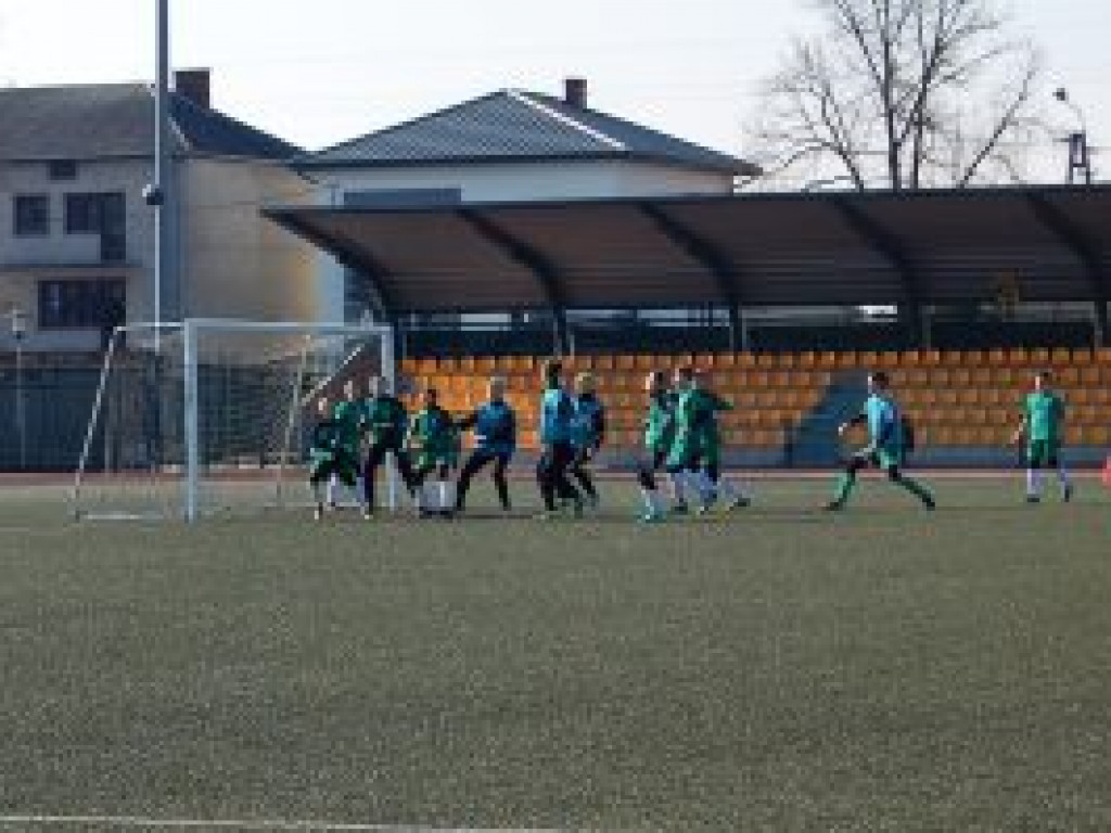 Zwycięstwo Pelikana-2005 w przedostatnim sparingu