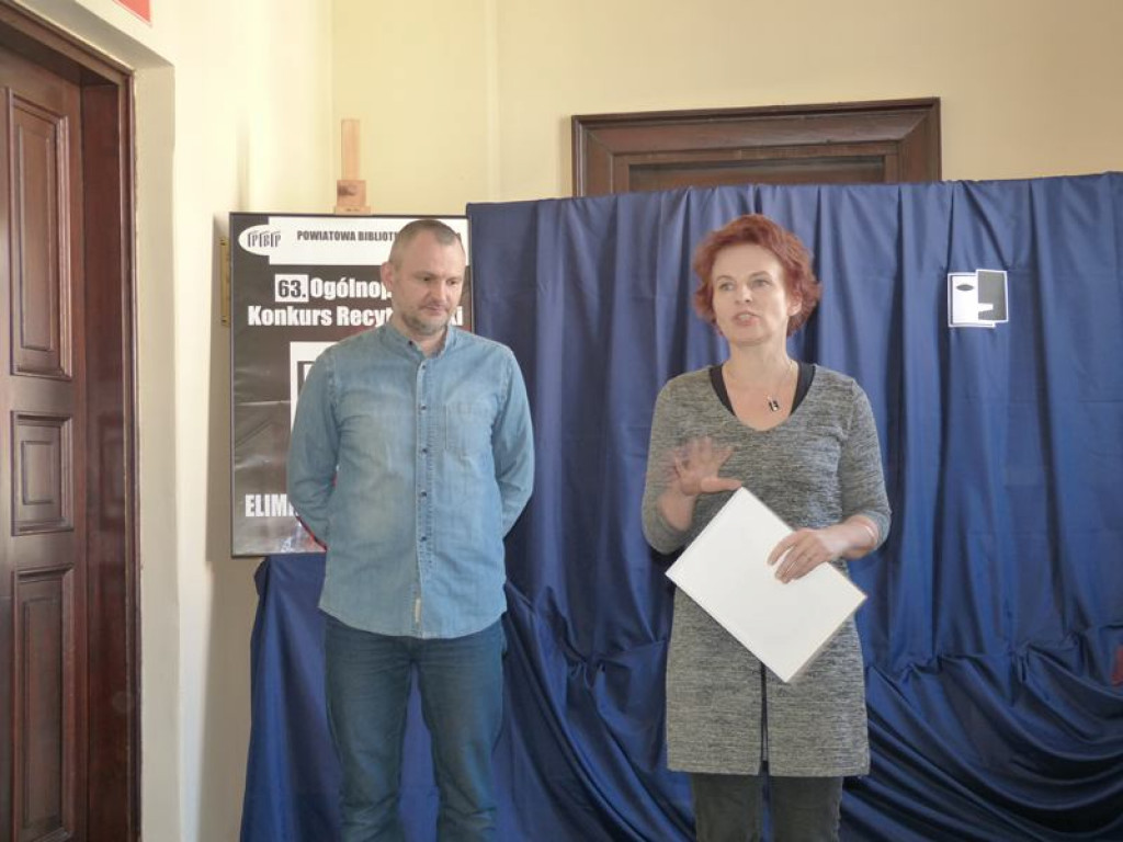 Młodzież recytowała poezję i prozę