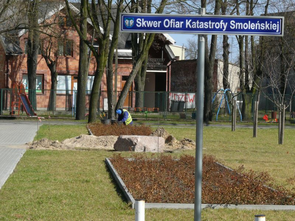 Pomnik ofiar katastrofy smoleńskiej już jest montowany