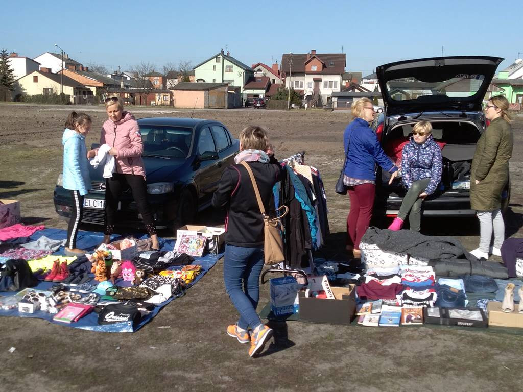 Wyprzedaż garażowa na Górkach cieszy się zainteresowaniem