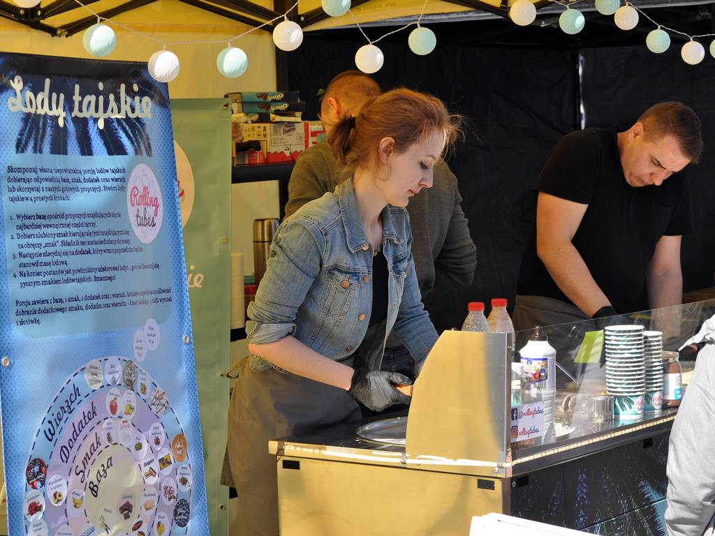 FoodTrucki zaparkowały na Nowym Rynku. Można smacznie zjeść