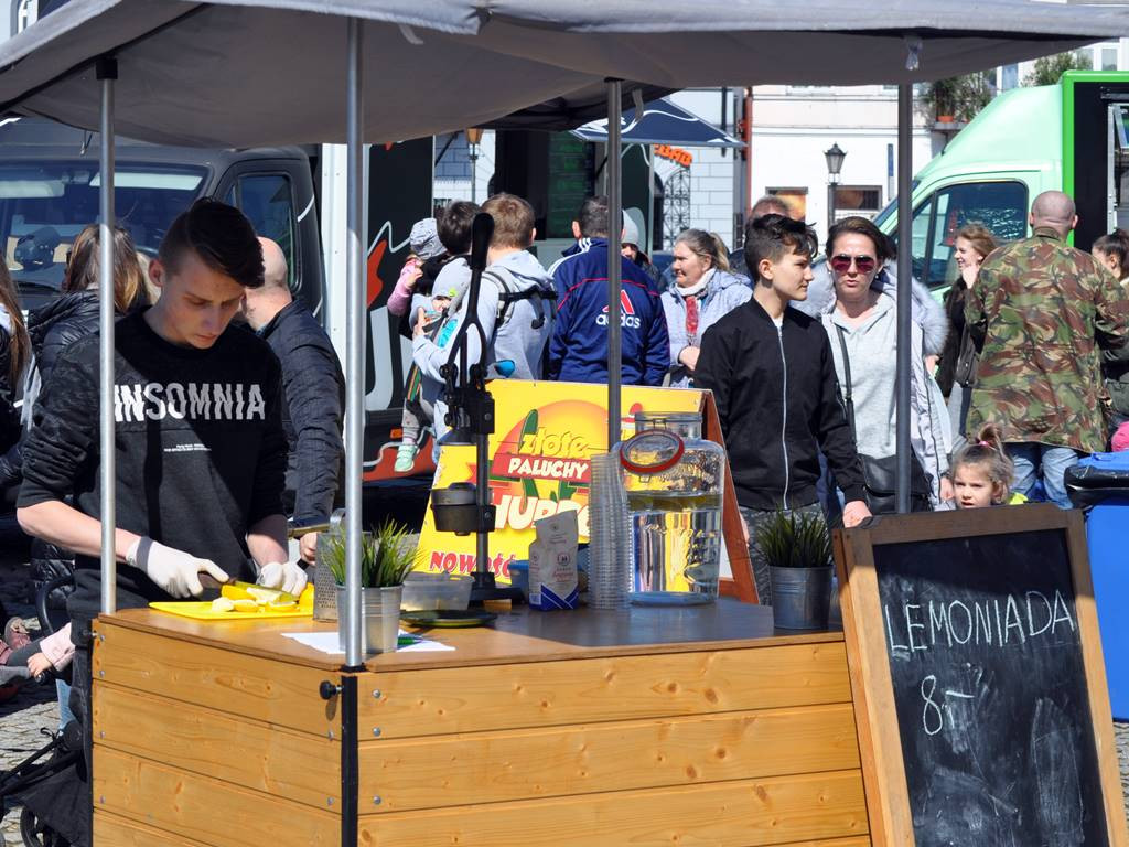 FoodTrucki zaparkowały na Nowym Rynku. Można smacznie zjeść