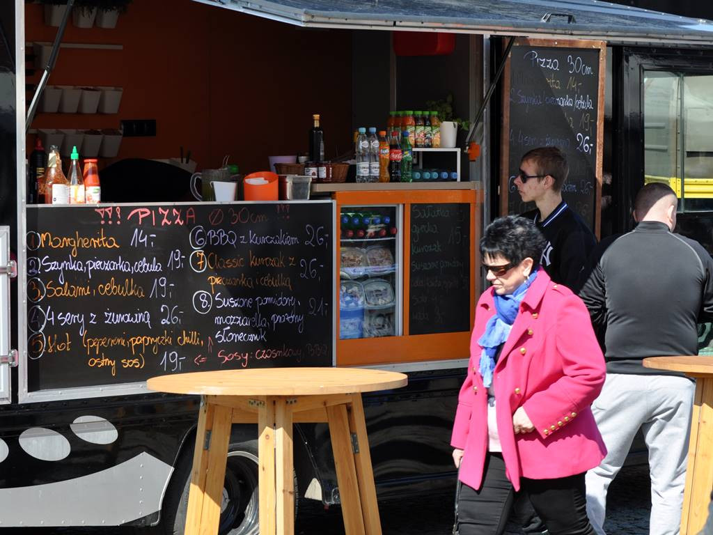 FoodTrucki zaparkowały na Nowym Rynku. Można smacznie zjeść